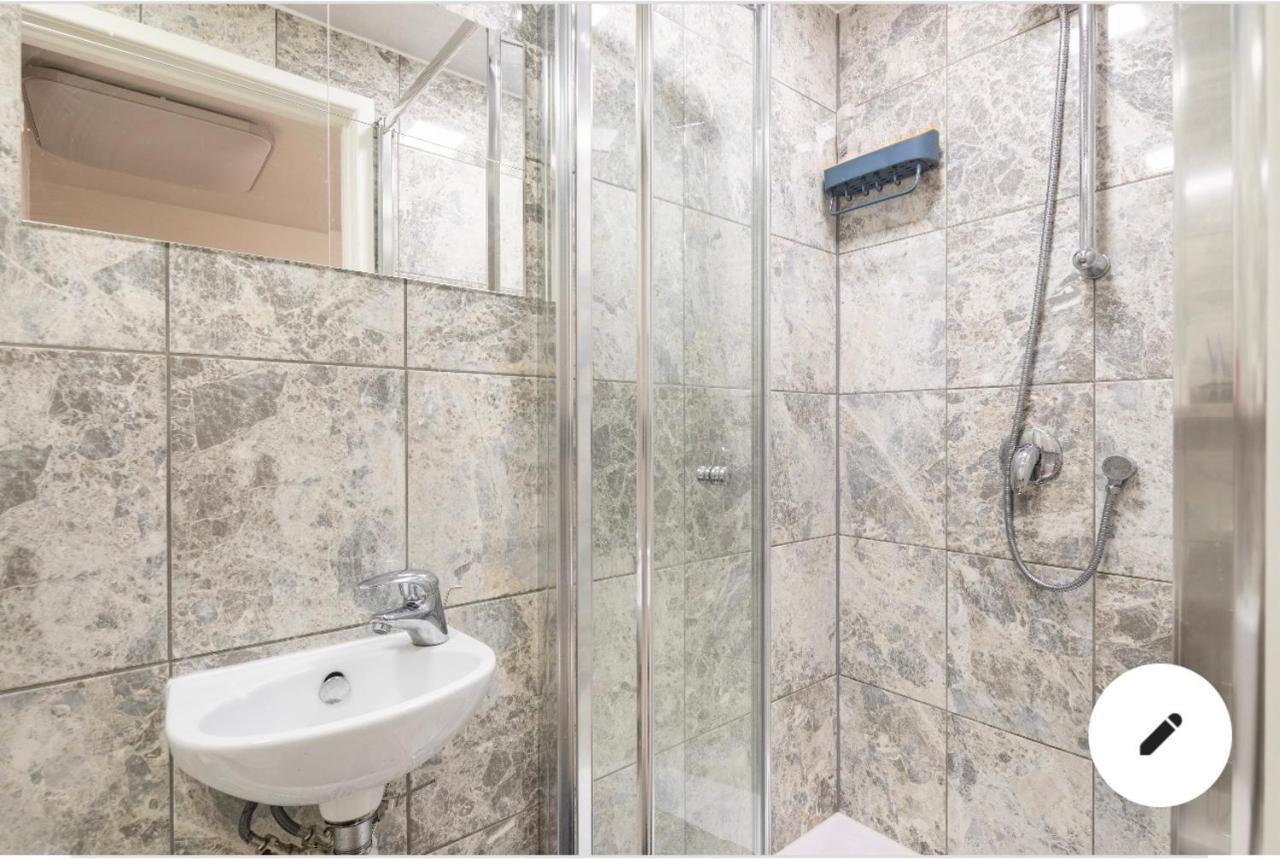 En-Suite Room In Central Milton Keynes Luaran gambar